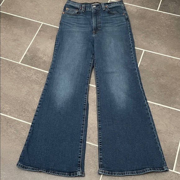 Levi’s Ribcage Bell Jeans size 28X31 - Picture 12 of 13
